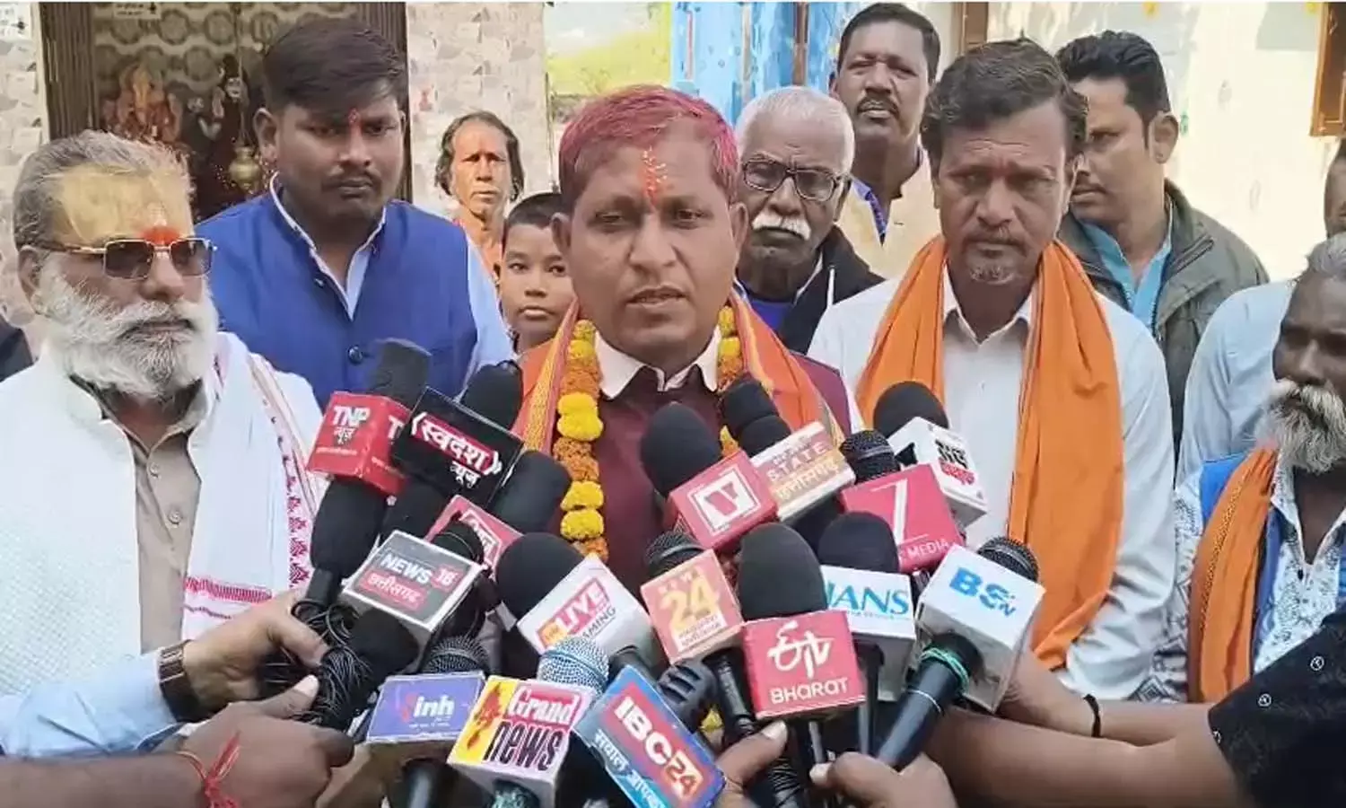 बड़े तेवड़ा गांव के चर्च लीडर ने की हिंदू धर्म में वापसी : बोले- सरपंच ने साथियों के साथ मिलकर रची साजिश