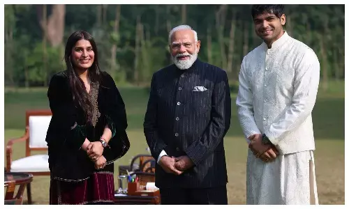 PM Narendra Modi meets neeraj chopra and his wife himani mor