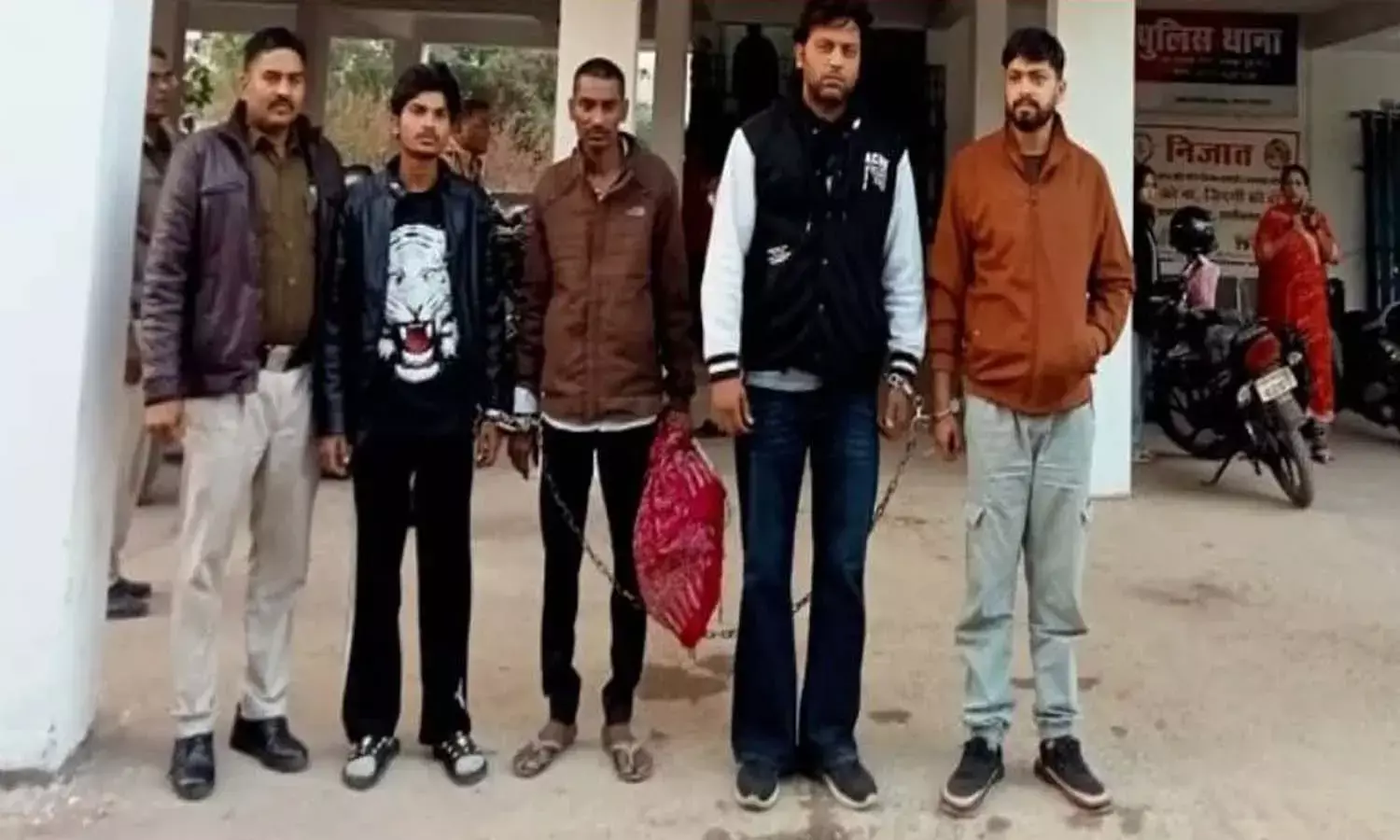 एक किशोरी समेत पांच ड्रग सप्लायर गिरफ्तार :  वायरल वीडियो के आधार पर  पुलिस ने ढूंढ निकाला