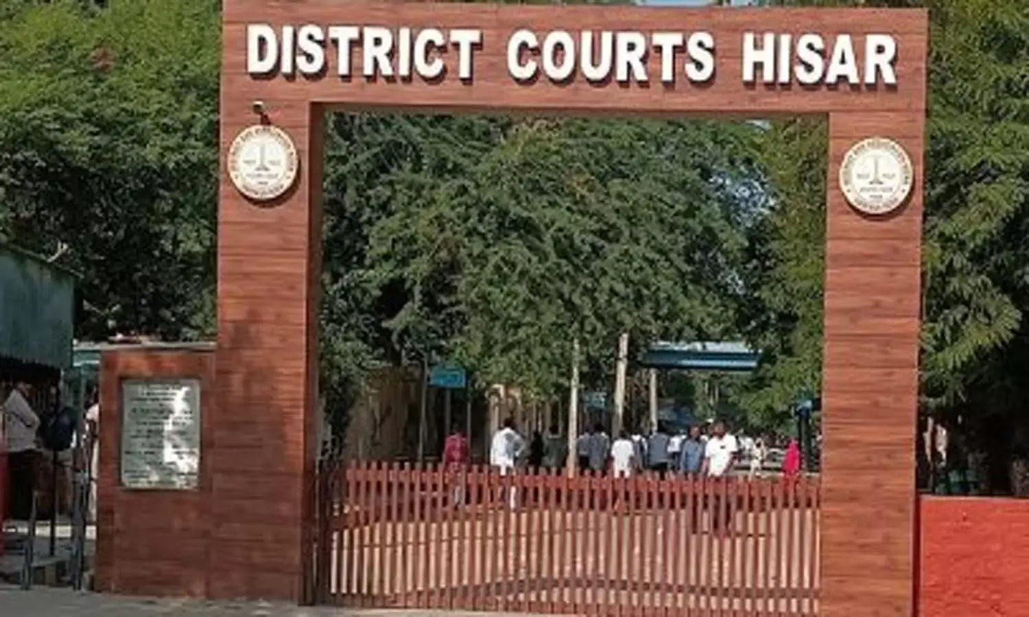 हिसार जिला कोर्ट ने जुर्माना भी लगाया, पत्नी ने ही खोला था पति का राज