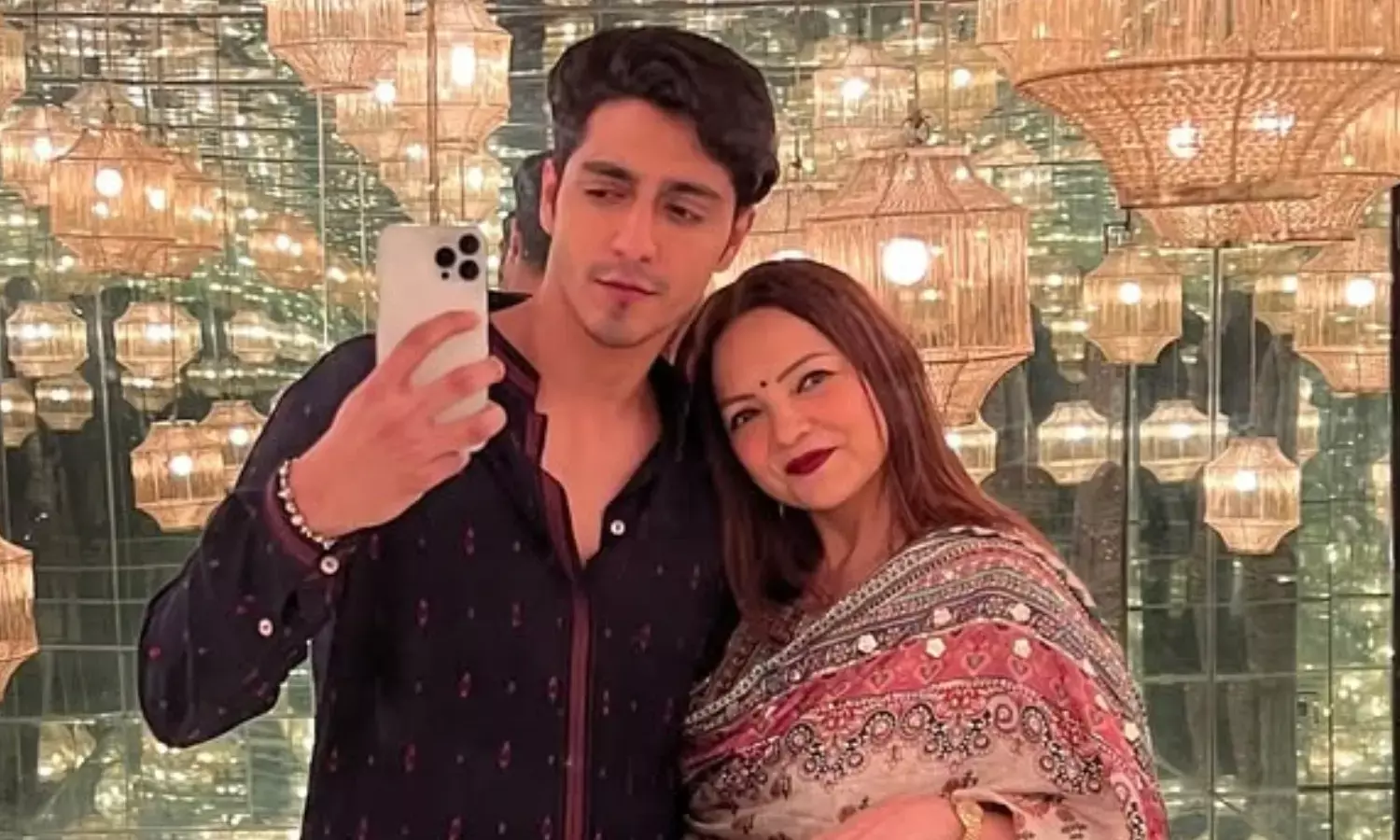 अहान पांडे की मां ने बताया सैयारा की सक्सेस के बाद एक्टर के स्टारडम का किस्सा। अहान पांडे की मां ने बताया सैयारा की सक्सेस के बाद एक्टर के स्टारडम का किस्सा।