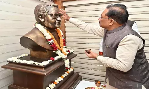 सीएम साय ने अटलजी को किया याद : जयंती पर माल्यार्पण कर बोले- उनका जीवन राष्ट्रसेवा- सुशासन और लोकहित को समर्पित रहा