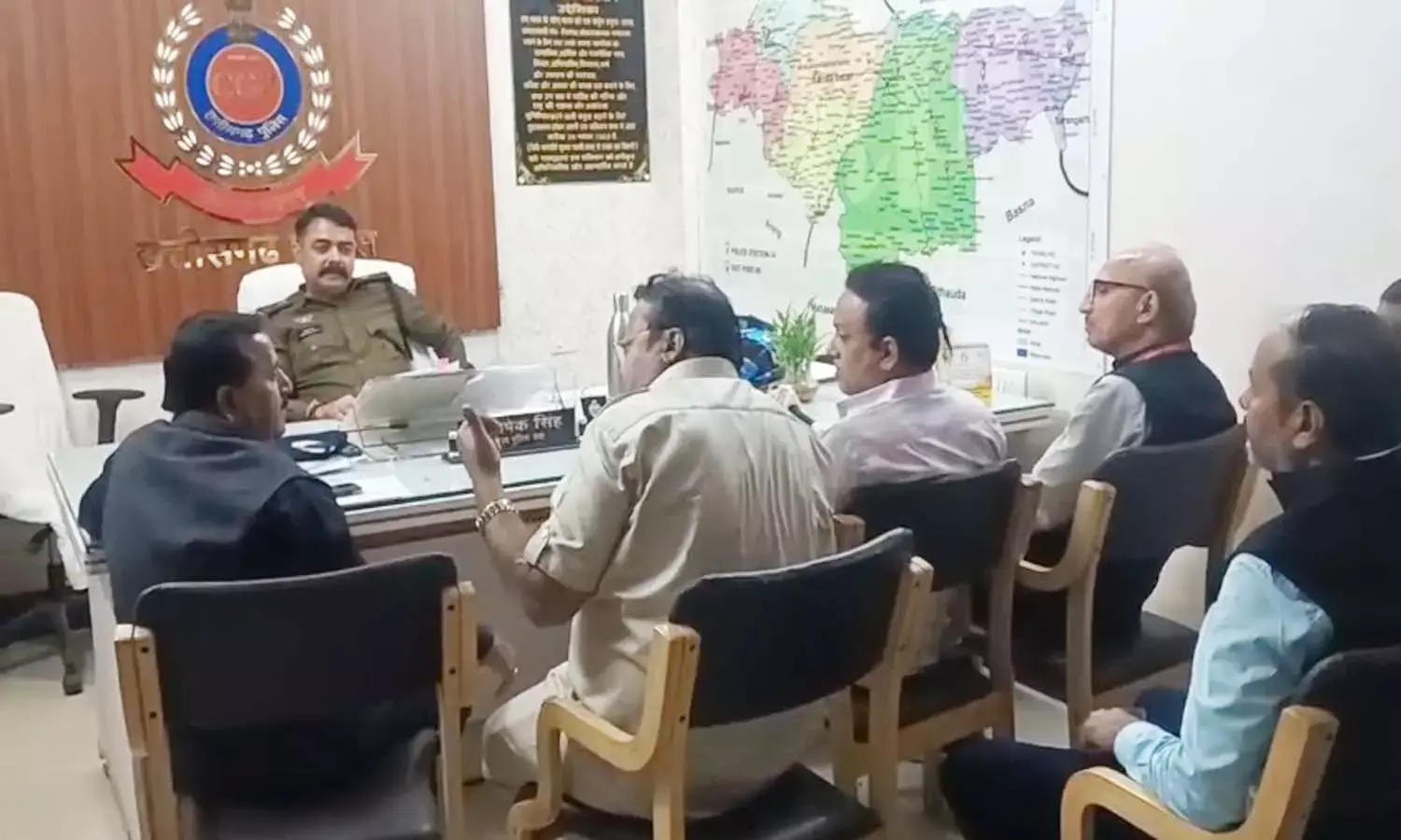 बढ़ते अपराध पर नगर पालिका अध्यक्ष ने जताई चिंता : पार्षदों के प्रतिनिधिमंडल ने कलेक्टर और एएसपी से मुलाकात कर की कार्रवाई की मांग