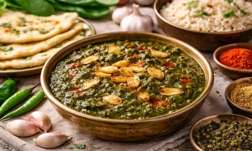 Lasooni palak curry Recipe