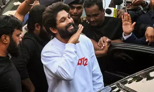 पुष्पा 2 के प्रीमियर के दौरान भगदड़ की घटना में अल्लू अर्जुन के खिलाफ चार्जशीट दाखिल हुई है।