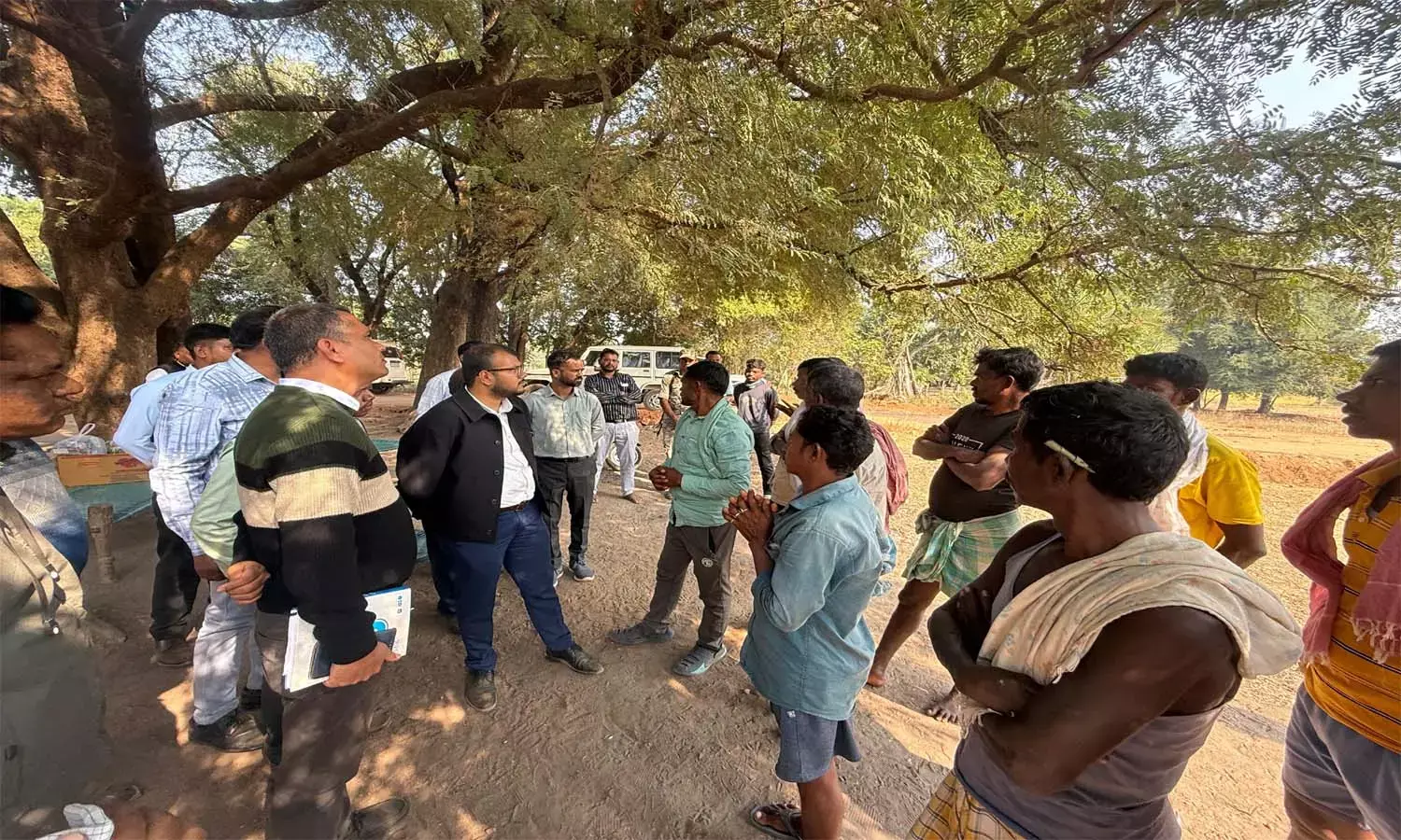 ग्राम पूवर्ती में कलेक्टर का जनसंवाद : कहा - विकास कार्यों सहित ग्रामीण आजीविका को मिलेगा बढ़ावा