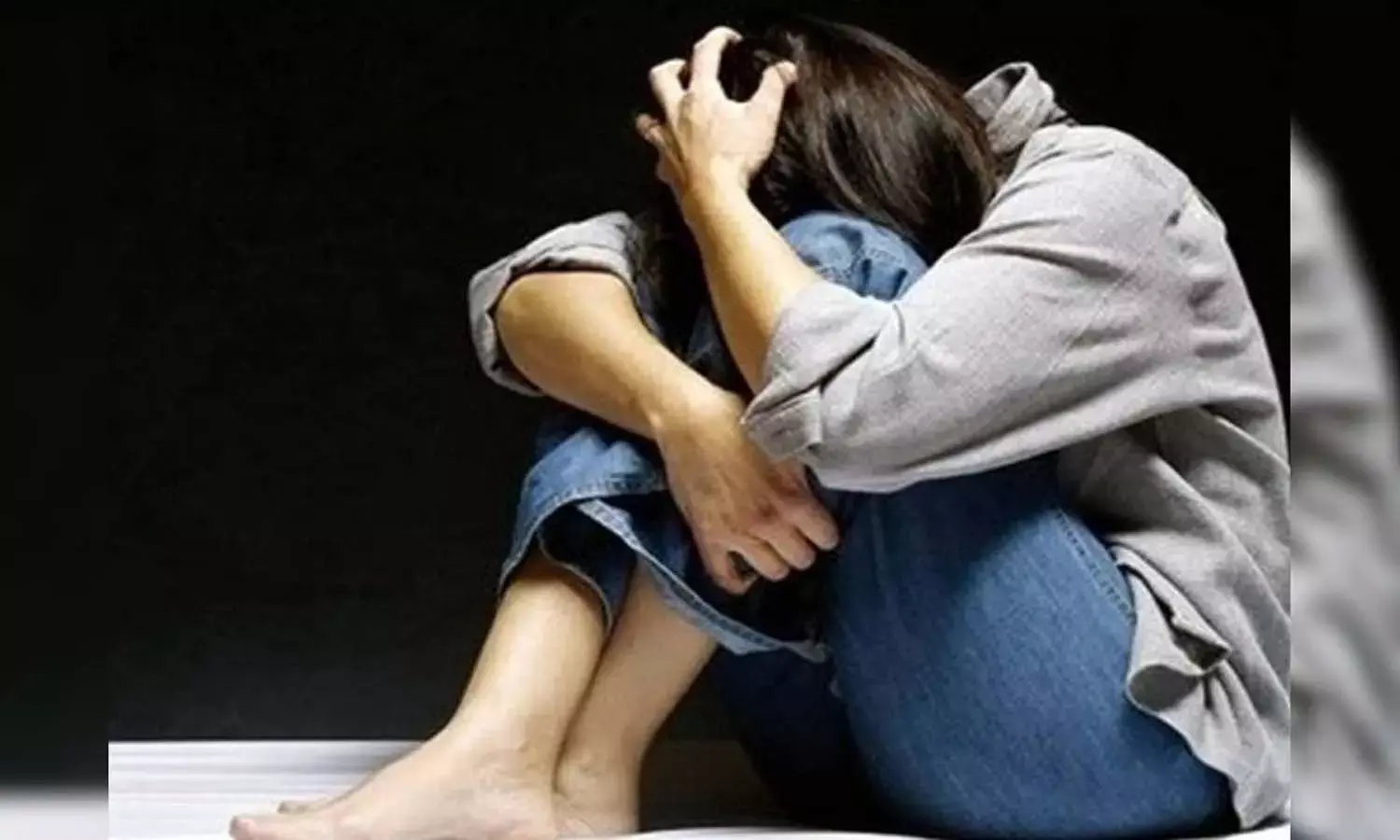 महिला वकील से साथी ने किया दुष्कर्म, अश्लील वीडियो बनाकर करता रहा ब्लैकमेल