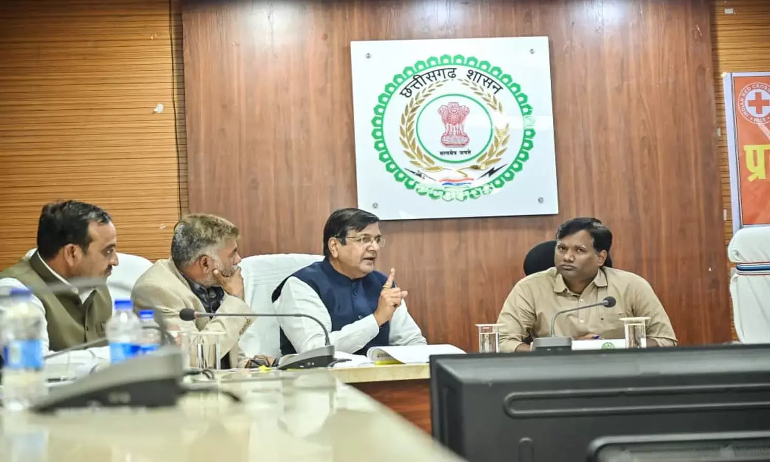 भारतीय रेड क्रॉस सोसायटी की जिला स्तरीय बैठक : सीएसआर-डीएमएफ से आईसीयू- वेंटिलेटर, एंबुलेंस समेत कई सेवाओं का क्यूआर से होगा कैशलेश भुगतान