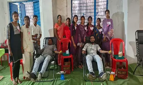 गाँव की बेटियों ने किया रक्तदान शिविर का आयोजन : किशोरी यूथ क्लब की युवतियों की पहल पर लोगों ने डोनेट किया ब्लड