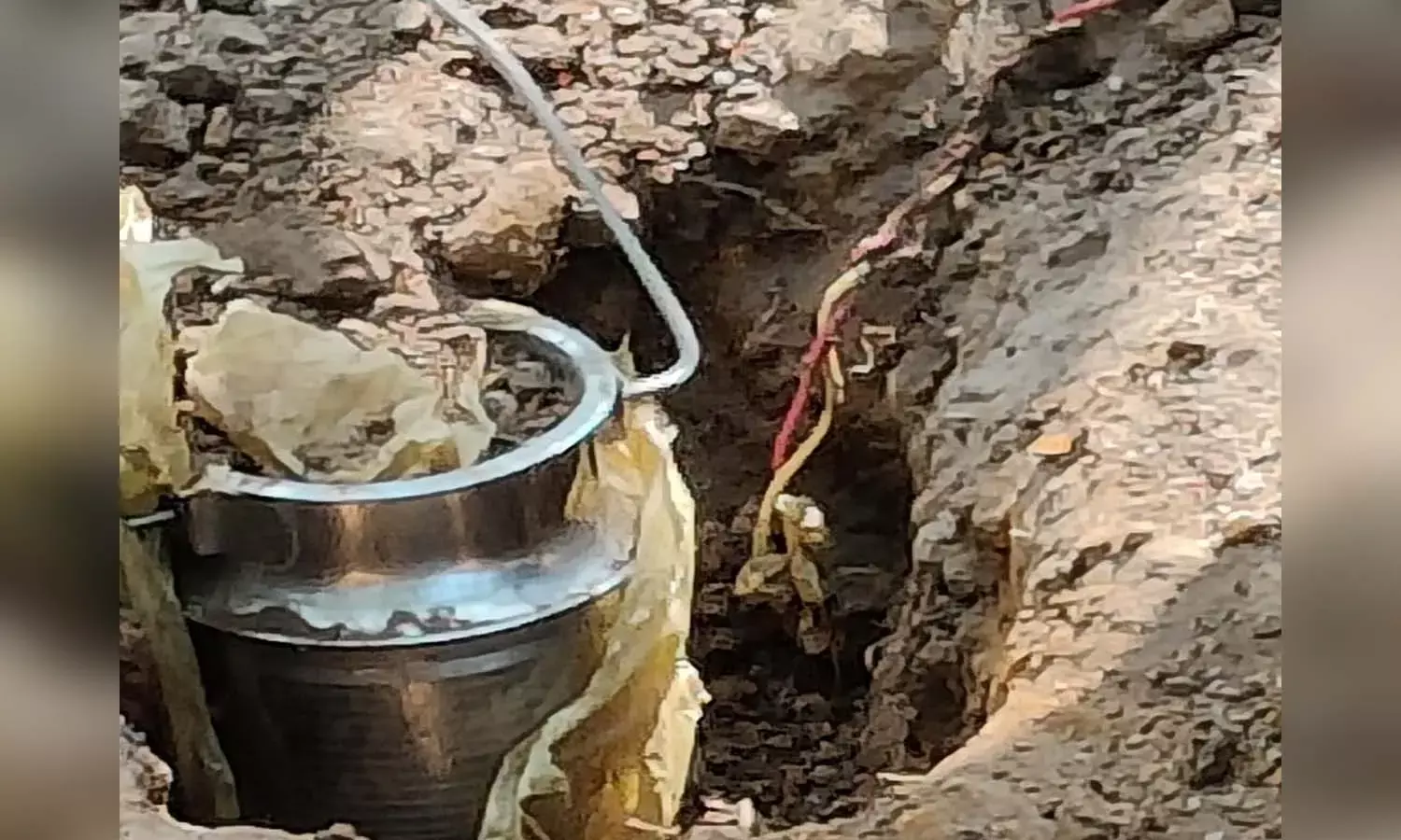 नक्सल साजिश नाकाम : सुरक्षाबलों ने सर्चिंग के दौरान दो IED को किया निष्क्रिय, देखिए VIDEO...