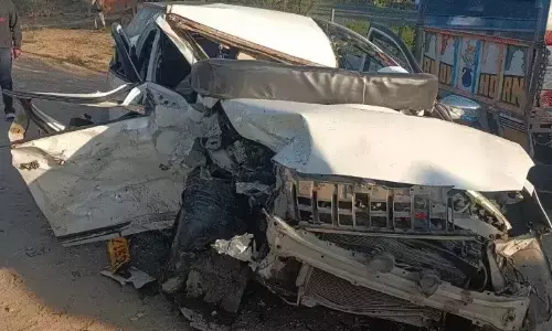 indore-road-accident-umrikheda-two-cars-collision-one-dead-seven-injured