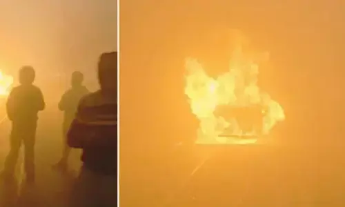 A moving car caught fire on the Greater Noida Expressway