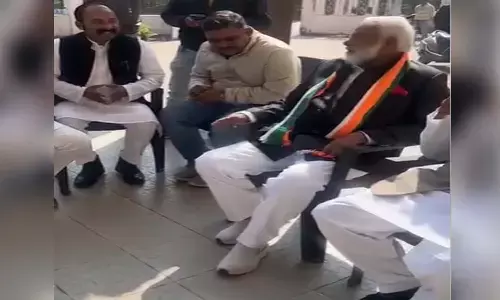 मुस्लिम समाज को लेकर कांग्रेस नेता का विवादित बयान : जिला अध्यक्ष बोल रहे- हर मियां पीते हैं दारू, इस कथन पर पूर्व मंत्री ठहाका मारकर हंस रहे, देखिए VIDEO...