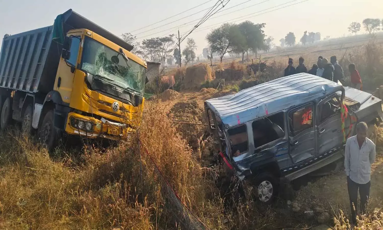 बलौदाबाजार में भीषण सड़क हादसा