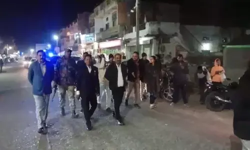 सेवानिवृत्त एसपी और एसआई का नगर वासियों ने किया स्वागत : आदिवासी लोकनृत्य और पारंपरिक वाद्य यंत्रों की गूंज के साथ कराया शहर भ्रमण