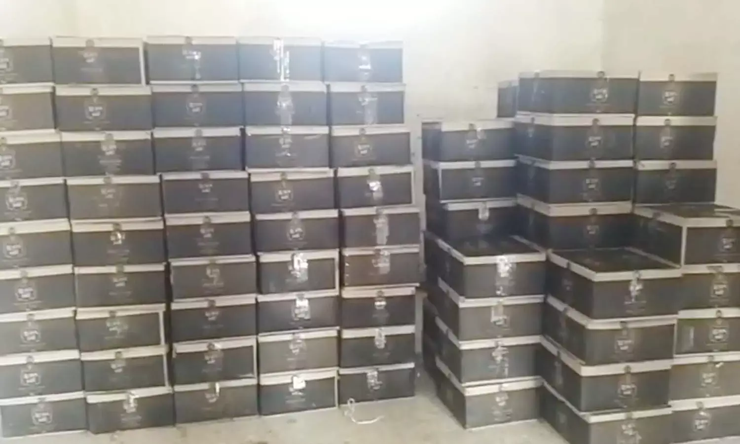 धरी रह गई नए साल पर जश्न की तैयारी : ठीक एक दिन पहले अंबिकापुर में 40 लाख की अवैध शराब जब्त