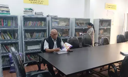 समाज सेवा की अनूठी मिसाल : रिटायरमेंट के बाद खोल दी 50 लाख खर्च कर ई लाइब्रेरी, मुफ्त में लाभ उठा रहे अनेक युवा