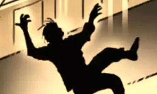 A man fell from the balcony of the 15th floor in Greater Noida
