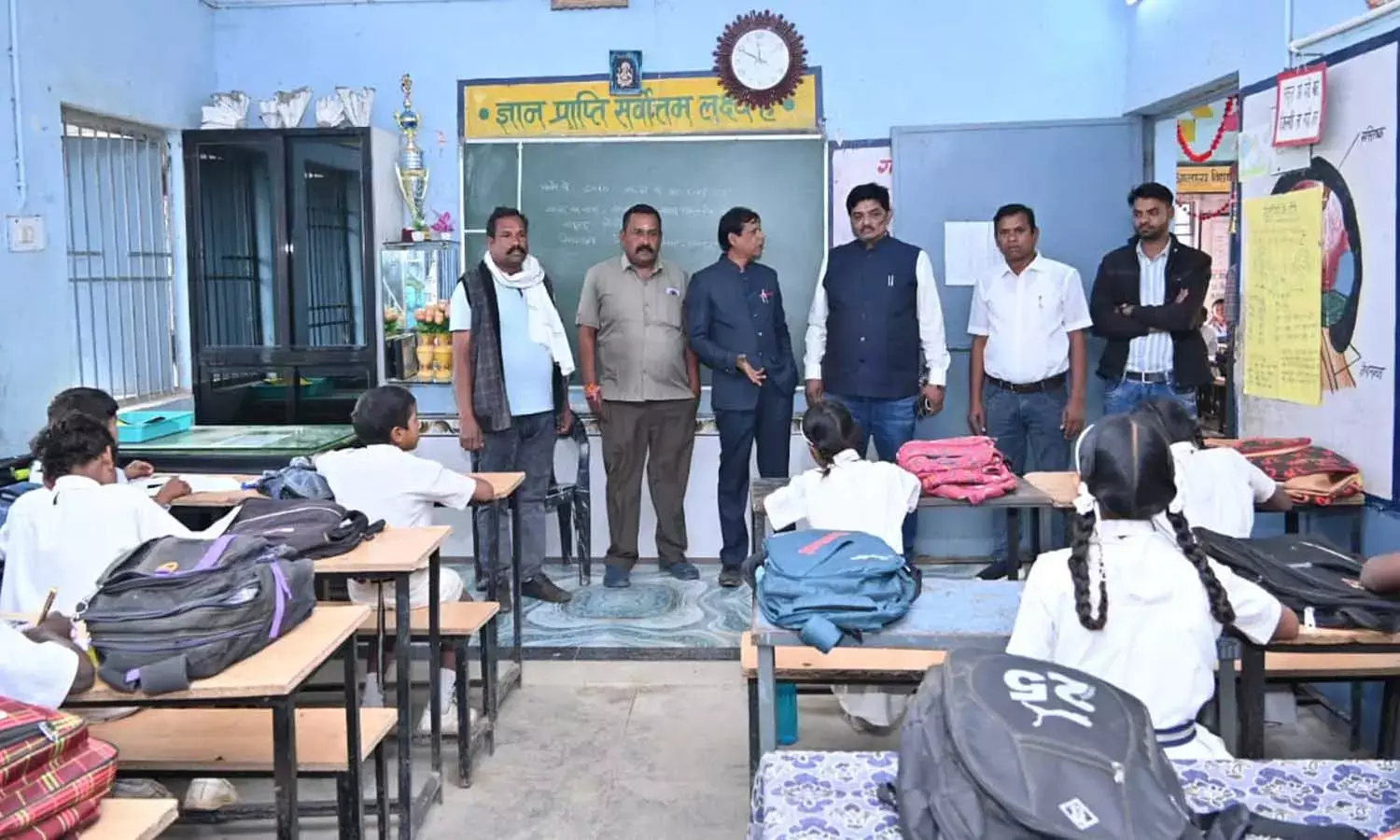 मूलभूत समस्याओं का लिया जायजा, छात्र-छात्राओं से किया संवाद