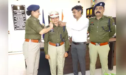 नए साल पर पुलिस को मिला तोहफा : DSP निधि नाग ASP पद पर हुईं पदोन्नत, अफसरों ने पहनाया नया बैज