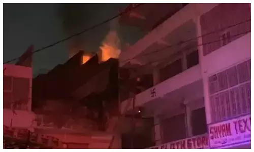 जयपुर के कपड़ा मार्केट में भीषण आग, बेडशीट गोदाम जलकर खाक