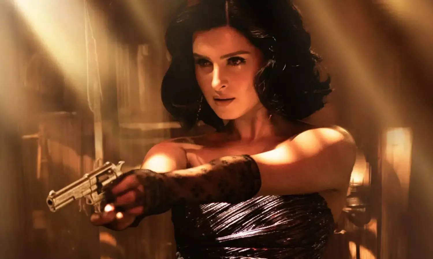 टॉक्सिक से तारा सुतारिया का पोस्टर जारी