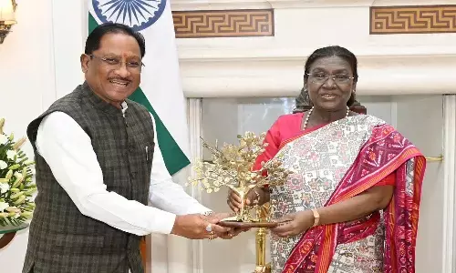 दिल्ली में राष्ट्रपति द्रौपदी मुर्मु से मिले सीएम साय : तीन चरणों में आयोजित होने वाले