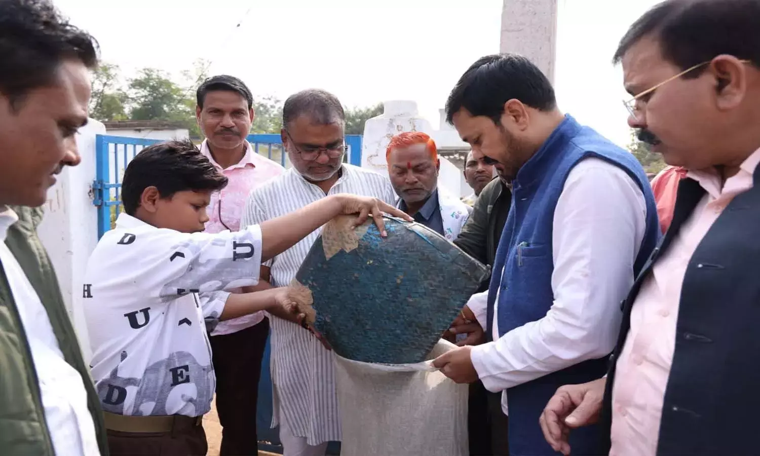 MLA ने क्षेत्र वासियों के मनाया छेरछेरा पर्व : विधायक अनुज शर्मा बोले- दान की परंपरा ही छत्तीसगढ़ की असली पहचान