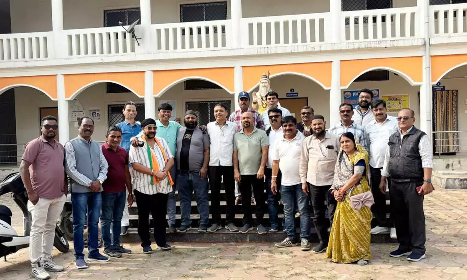 पीएम श्री शासकीय श्रृंगी ऋषि हाईस्कूल में बैठक पीएम श्री शासकीय श्रृंगी ऋषि हाईस्कूल में बैठक