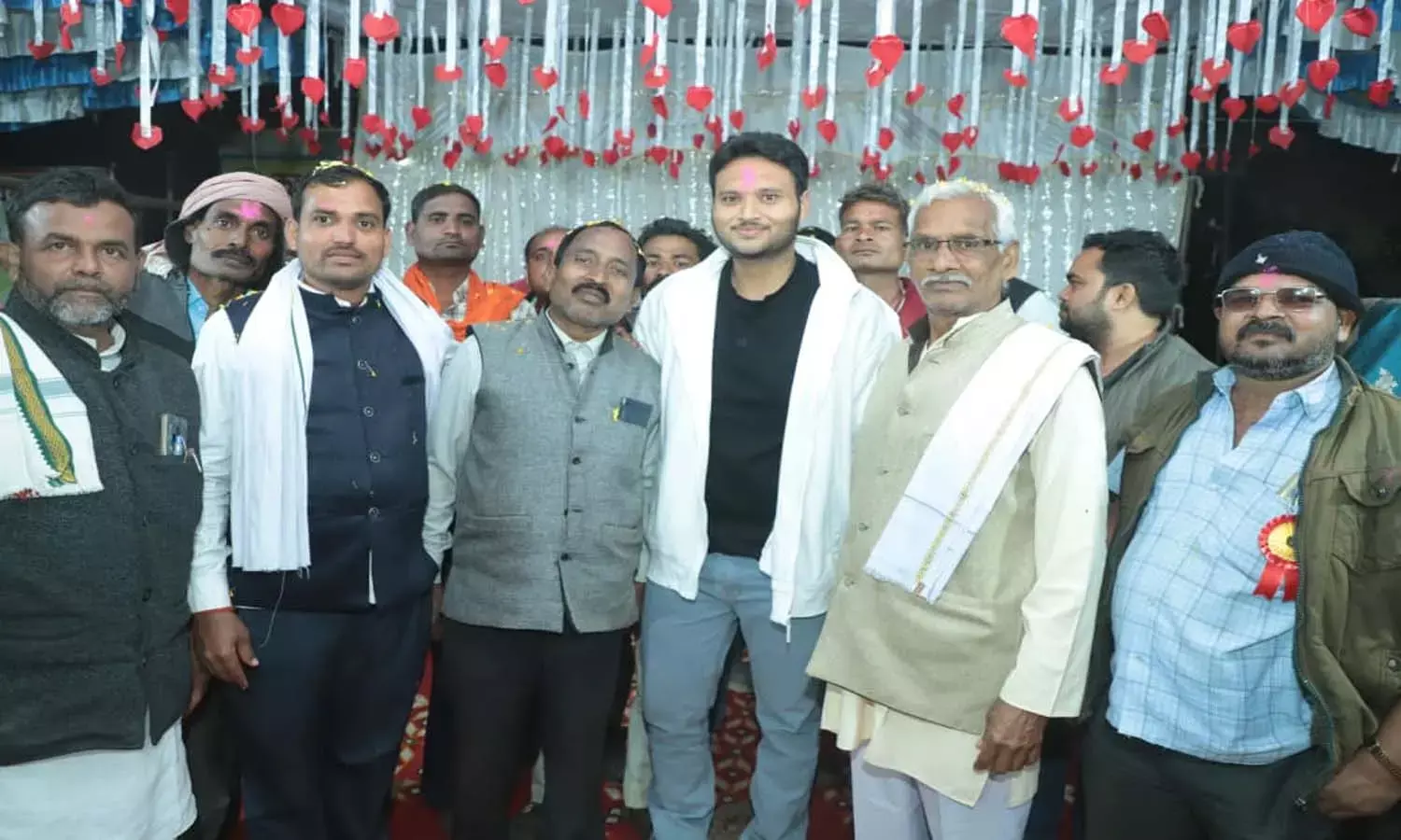 रजकट्टी गांव में मड़ई का हुआ आयोजन : महासमुंद पालिकाध्यक्ष निखिलकांत हुए शामिल, बोले- यह छत्तीसगढ़ के समृद्ध परंपरा का प्रतीक रजकट्टी गांव में मड़ई का हुआ आयोजन : महासमुंद पालिकाध्यक्ष निखिलकांत हुए शामिल, बोले- यह छत्तीसगढ़ के समृद्ध परंपरा का प्रतीक