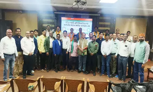 सेवानिवृत्त हुए पांच वाहन चालक: शासकीय वाहन चालक कल्याण संघ के पदाधिकारियों ने फूल- माला पहनाकर दी विदाई