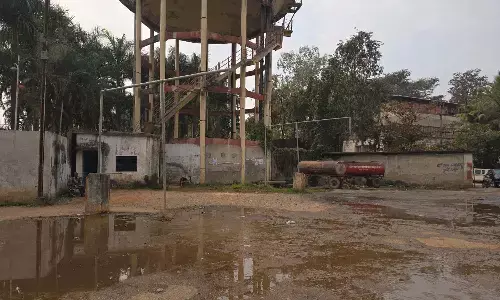 हादसे को न्यौता देता जगदलपुर नगर निगम : नालियों और सीवरेज टैंकों के नीचे बिछी पाइपलाइन, 17 महीने से नहीं हुई है मेन पानी टंकी की सफाई