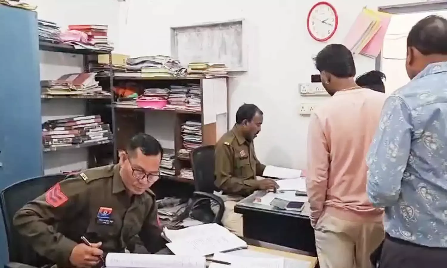 नशे के कारोबार पर बस्तर पुलिस की सख्ती नशे के कारोबार पर बस्तर पुलिस की सख्ती