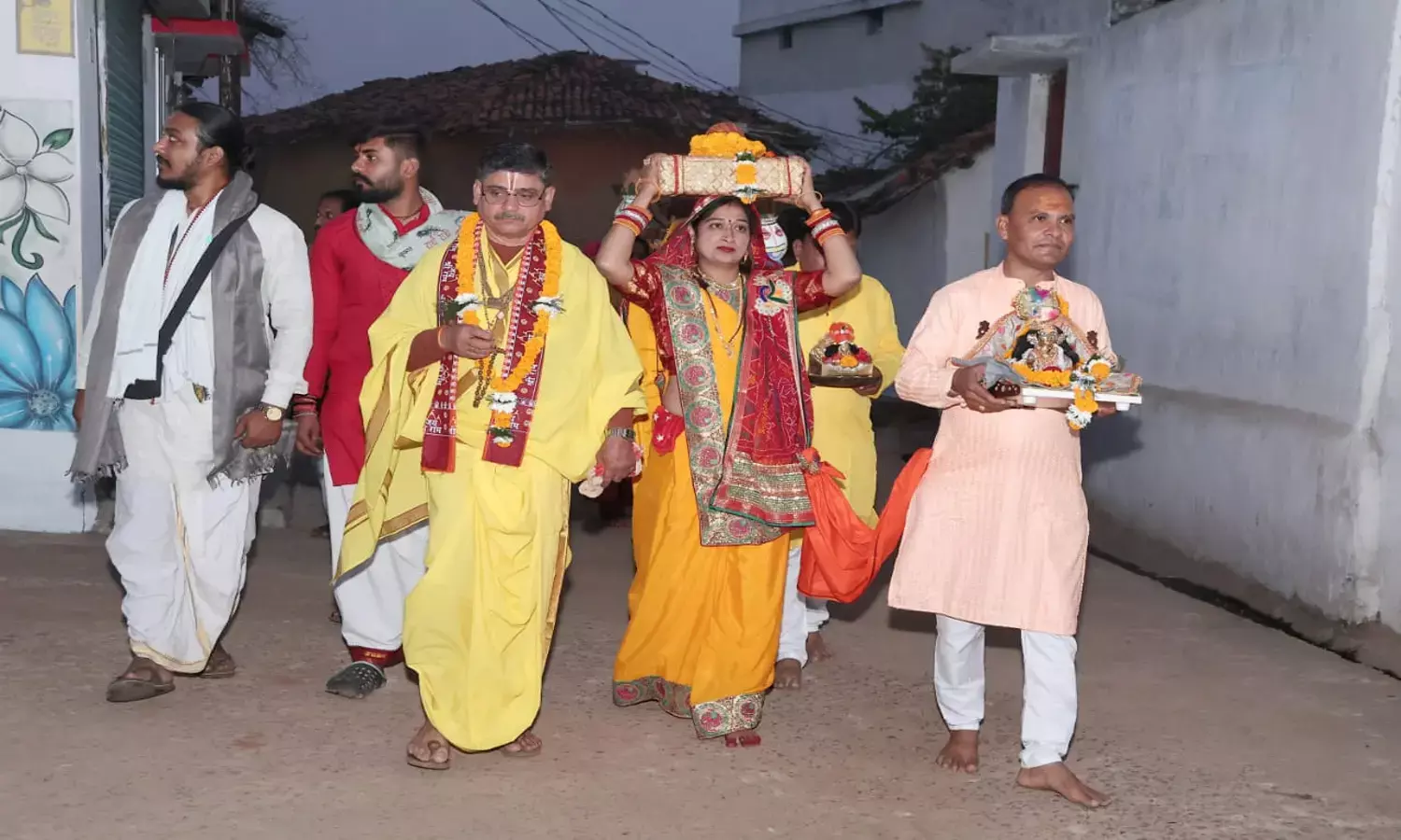 नौ दिवसीय श्रीमद्भागवत कथा का शुभारंभ : निकली भव्य कलश यात्रा, भक्ति में डूबे श्रद्धालु