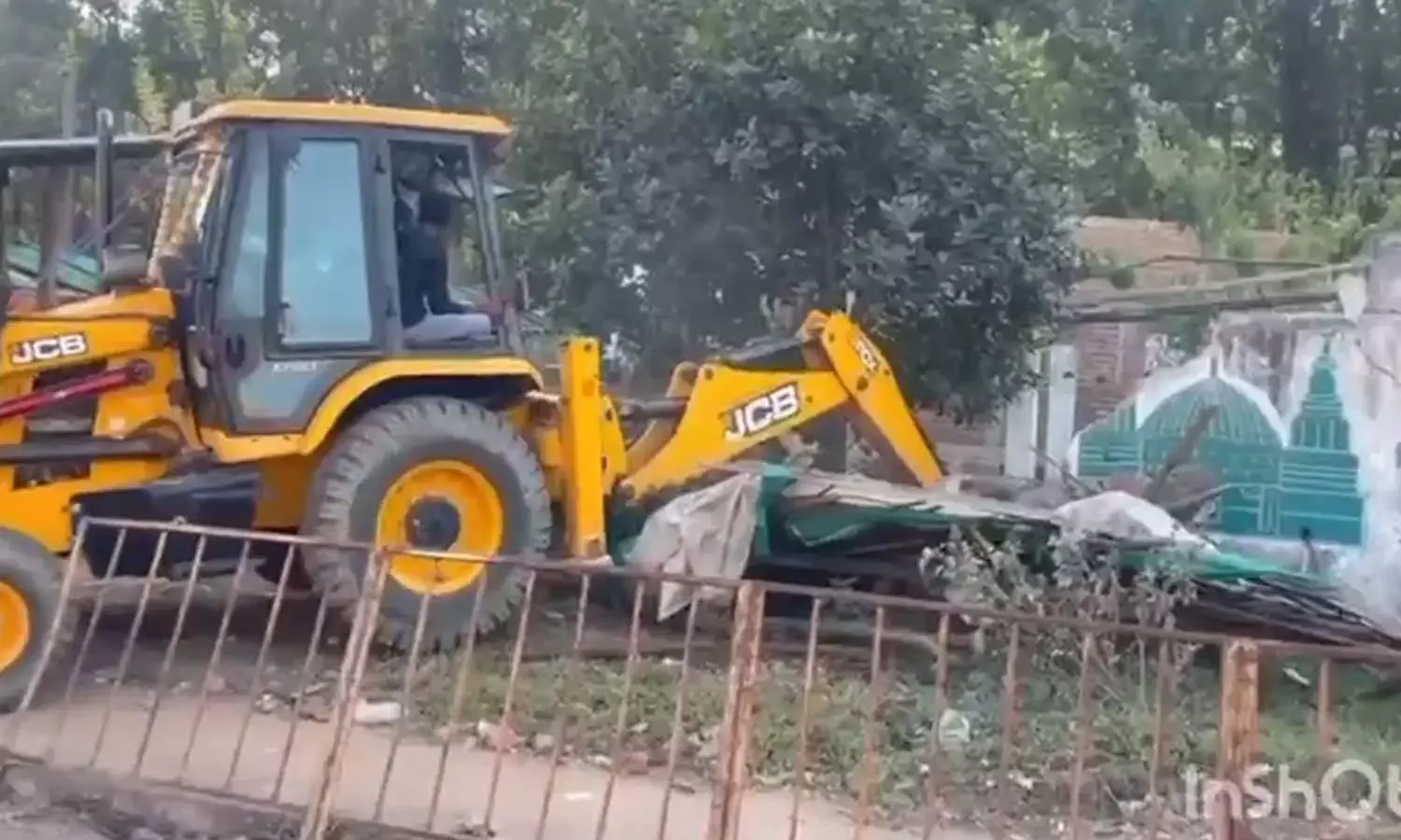 मस्जिद ध्वस्त