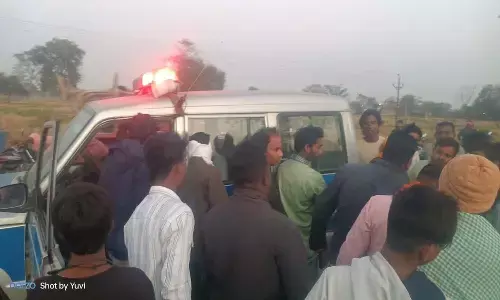 तेज रफ्तार बस ने मारी बाइक सवार को टक्कर : युवक ने मौके पर ही तोड़ा दम, मृतक की शिनाख्त में जुटी पुलिस