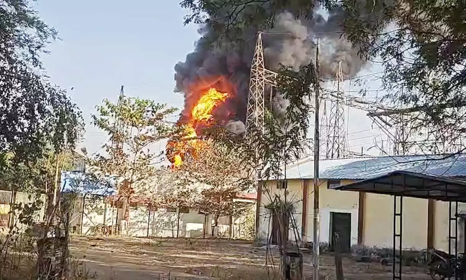 विद्युत सब स्टेशन में भीषण आग