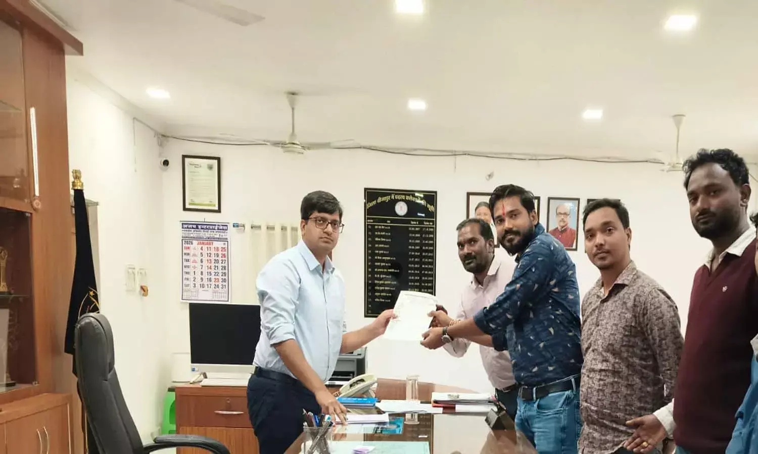 उठाव नहीं तो 9 जनवरी  से धान खरीदी बंद : सहकारी समिति कर्मचारी संघ ने कलेक्टर को सौंपा ज्ञापन, जल्द से जल्द उठाव की मांग