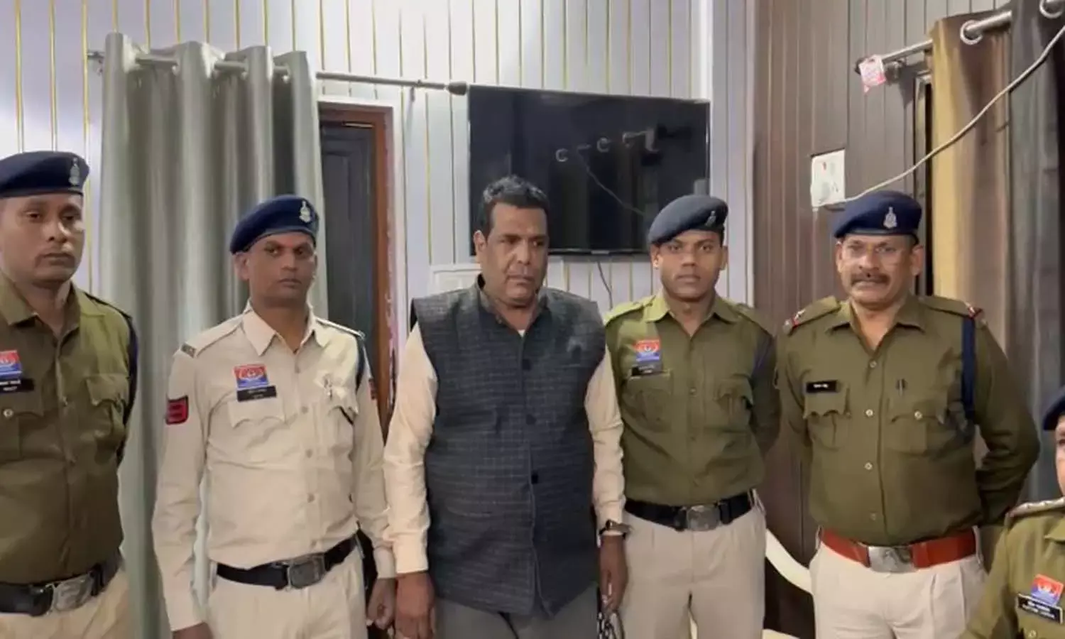 अवैध शराब गिरोह पर बड़ा एक्शन : फर्जी लेबल सप्लाई करने वाला MP के बालाघाट से गिरफ्तार अवैध शराब गिरोह पर बड़ा एक्शन : फर्जी लेबल सप्लाई करने वाला MP के बालाघाट से गिरफ्तार