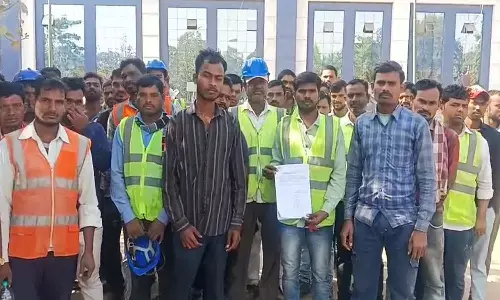 सीमेंट प्लांट के कर्मचारियों ने खोला मोर्चा : 9 महीने से जमा नहीं हो रहा पीएफ का पैसा, पहुंचे कलेक्ट्रेट, हस्तक्षेप की मांग