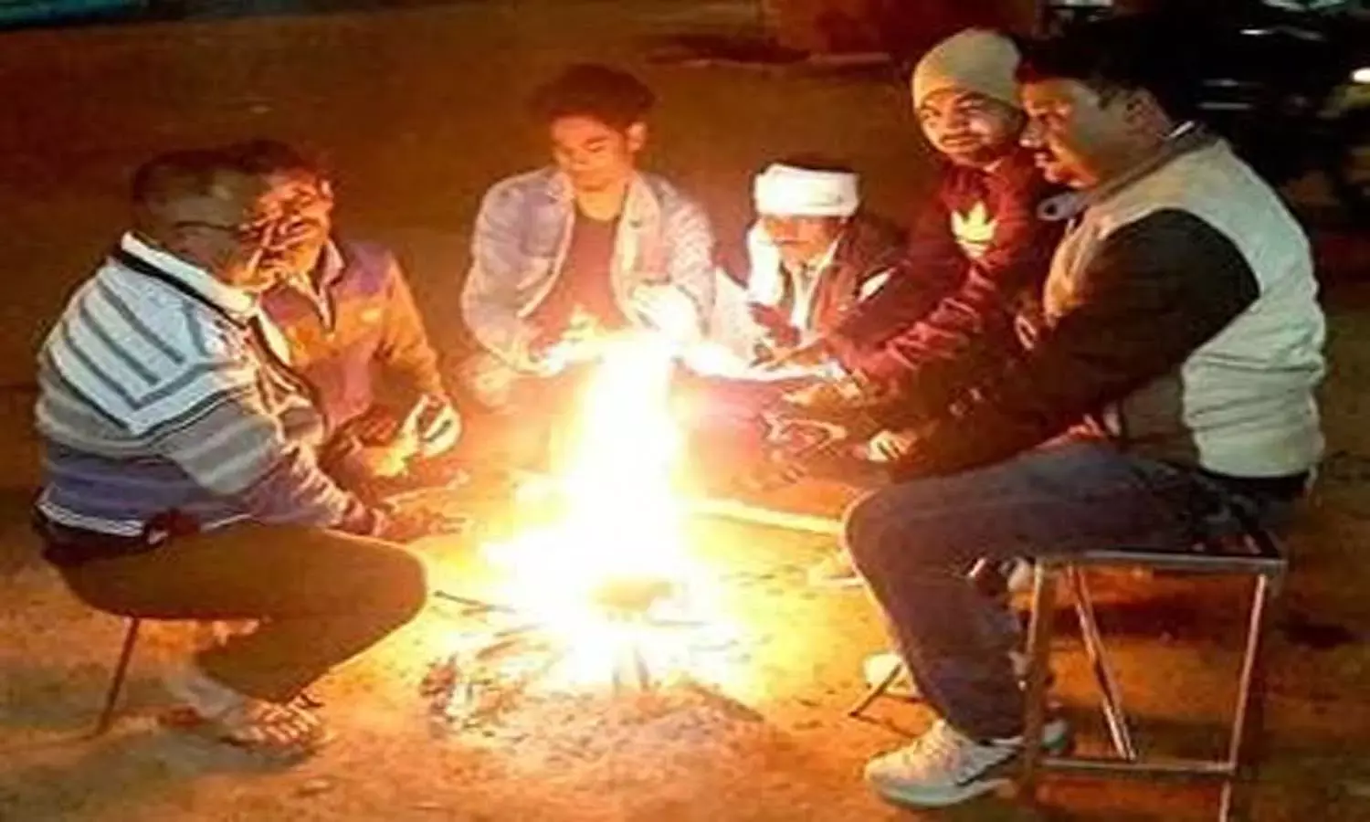 अलाव सेंकते लोग अलाव सेंकते लोग