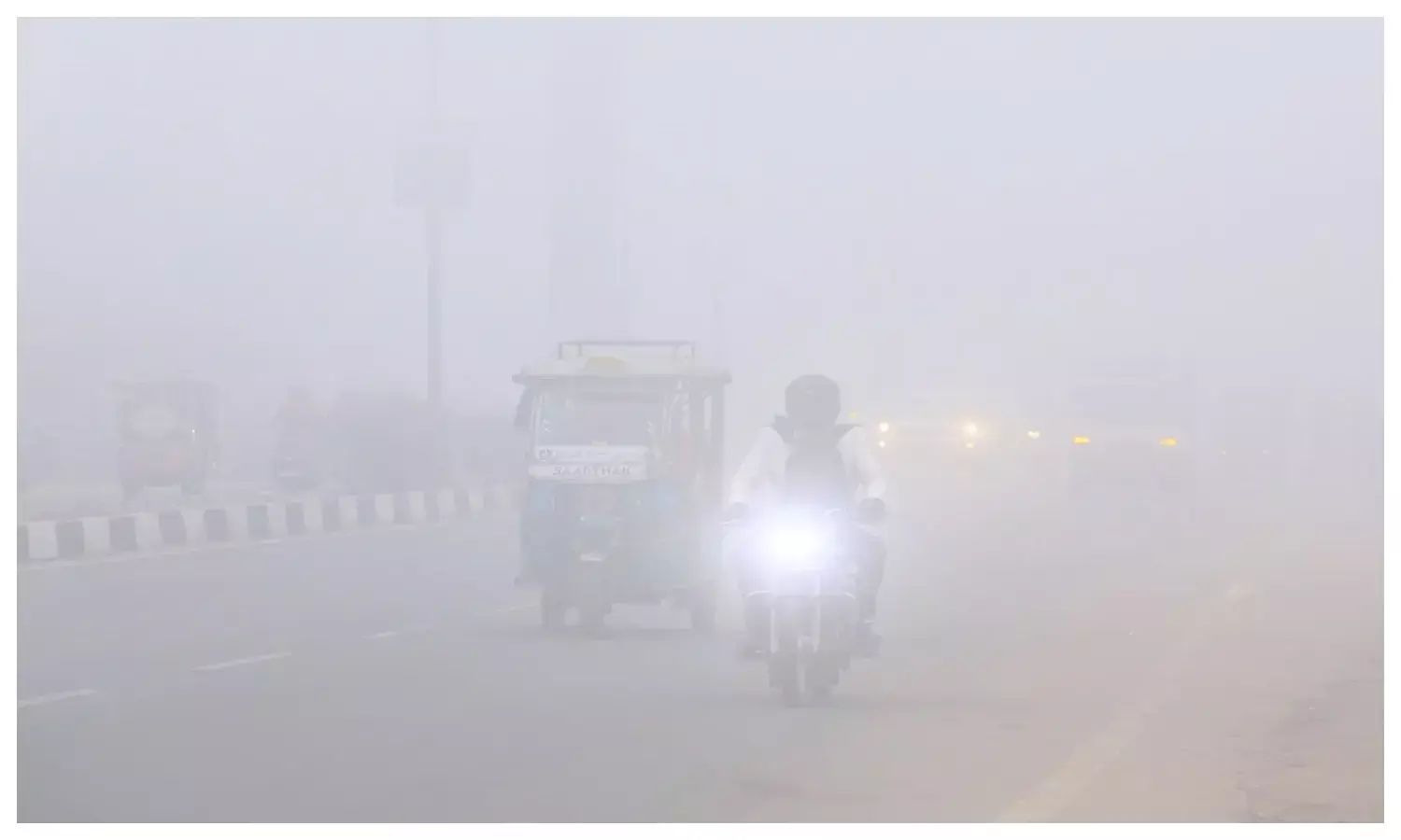 मध्यप्रदेश में खून जमा देने वाली ठंड, 2.7 डिग्री पहुंचा तापमान; ट्रेनें घंटों लेट मध्यप्रदेश में खून जमा देने वाली ठंड, 2.7 डिग्री पहुंचा तापमान; ट्रेनें घंटों लेट