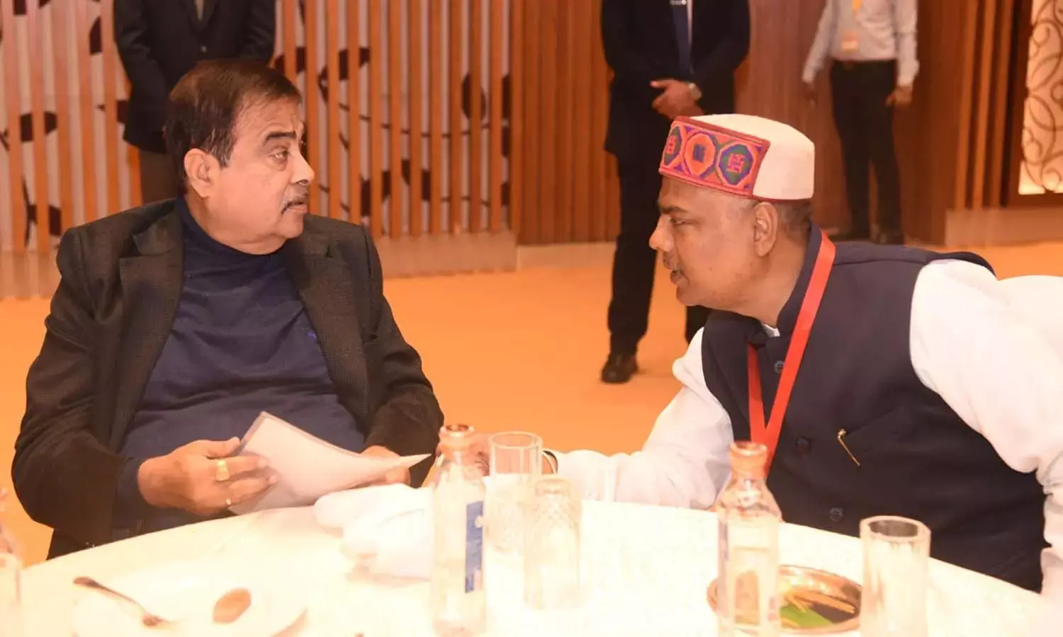 परिवहन मंत्री केदार कश्यप और केंद्रीय मंत्री नितिन गडकरी