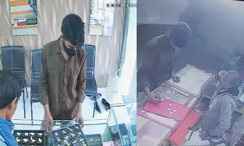 चोरों के निशाने पर ज्वेलरी शाप