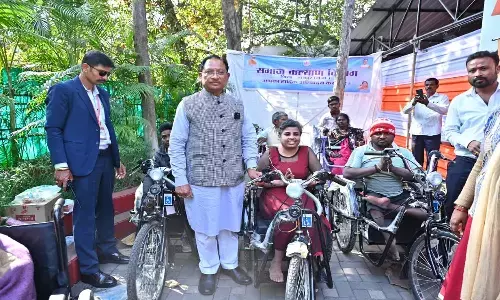 मुख्यमंत्री जनदर्शन में दिव्यांगों को मिली राहत : सीएम साय ने प्रदान किया बैटरी ट्राइसिकल- व्हीलचेयर और श्रवण यंत्र