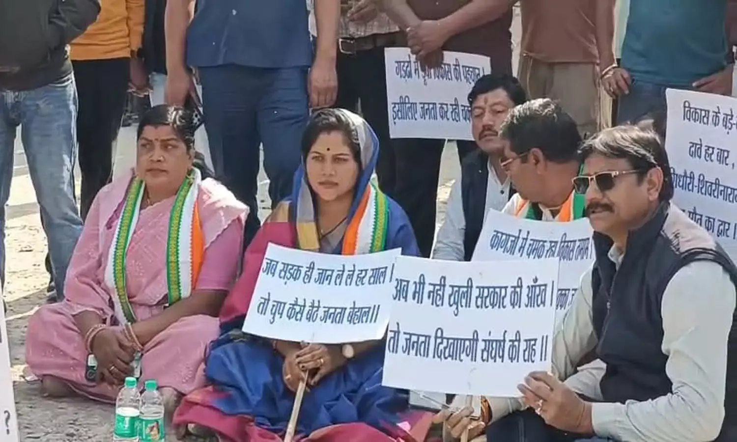 खराब सड़क पर फूटा गुस्सा: विधायक कविता प्राण लहरे ने बोलीं -मेरे विधानसभा के साथ हो रहा सौतेला व्यवहार