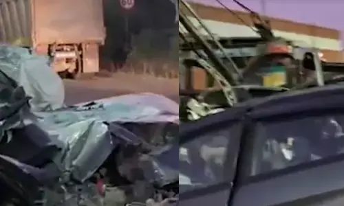 तेज रफ्तार कार ट्रक से टकराई, पूर्व मंत्री की बेटी समेत तीन की मौत
