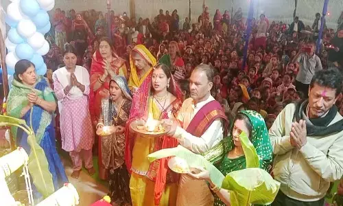 अकलवारा में भागवत महापुराण का पंचम दिन: आचार्य बिरेंद्र चतुर्वेदी ने कहा - दान करने से धन की शुद्धि होती है