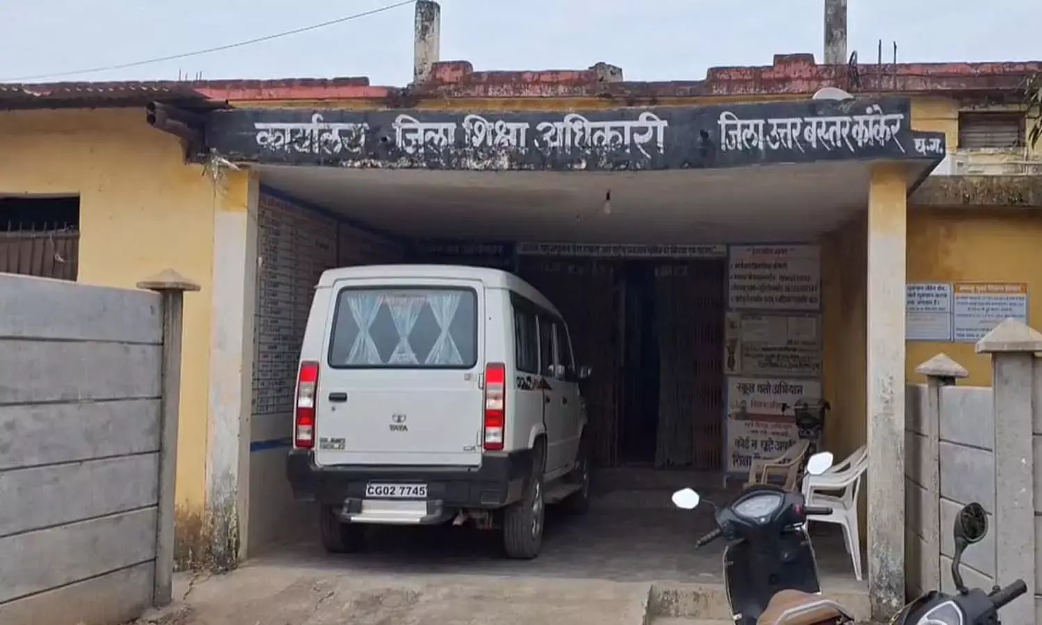 शिक्षा विभाग का बड़ा एक्शन : युक्तियुक्तकरण के बाद ज्वाइनिंग नहीं देने वाले 38 शिक्षकों को किया निलंबित शिक्षा विभाग का बड़ा एक्शन : युक्तियुक्तकरण के बाद ज्वाइनिंग नहीं देने वाले 38 शिक्षकों को किया निलंबित