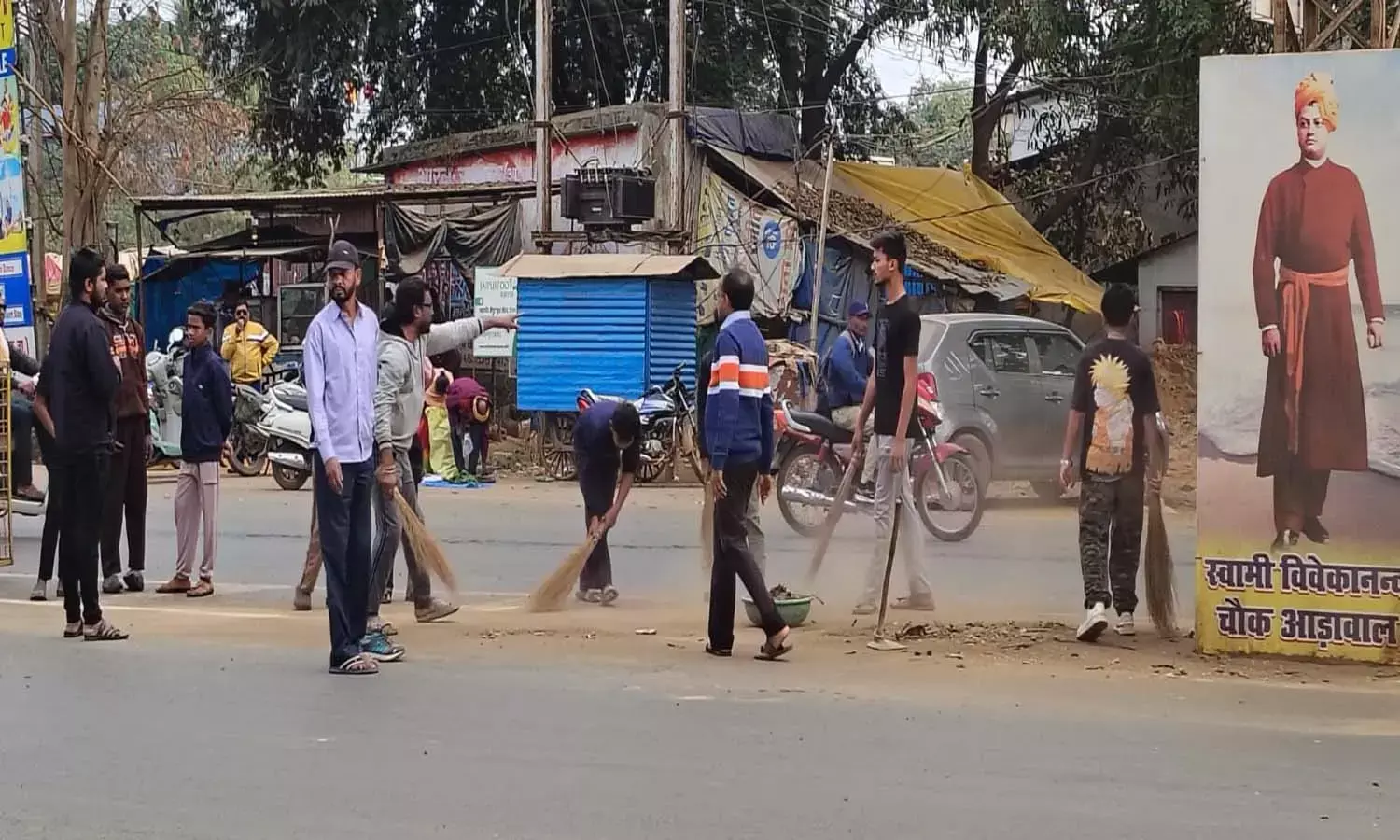 स्वामी विवेकानंद की 163 वीं जयंती : मिलन संघ आड़ावाल के युवाओं ने चलाया स्वच्छता अभियान, समाज को परंपराओं से जोड़ने का लिया संकल्प